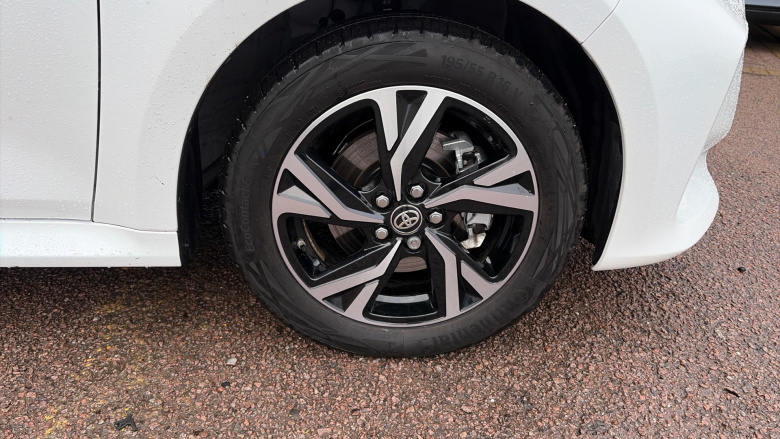 Toyota Yaris 1.5 Hybrid Design 5dr CVT Hybrid Hatchback